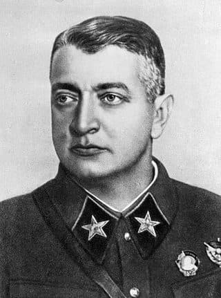 Retrato: Mikhail Tukhatchevski